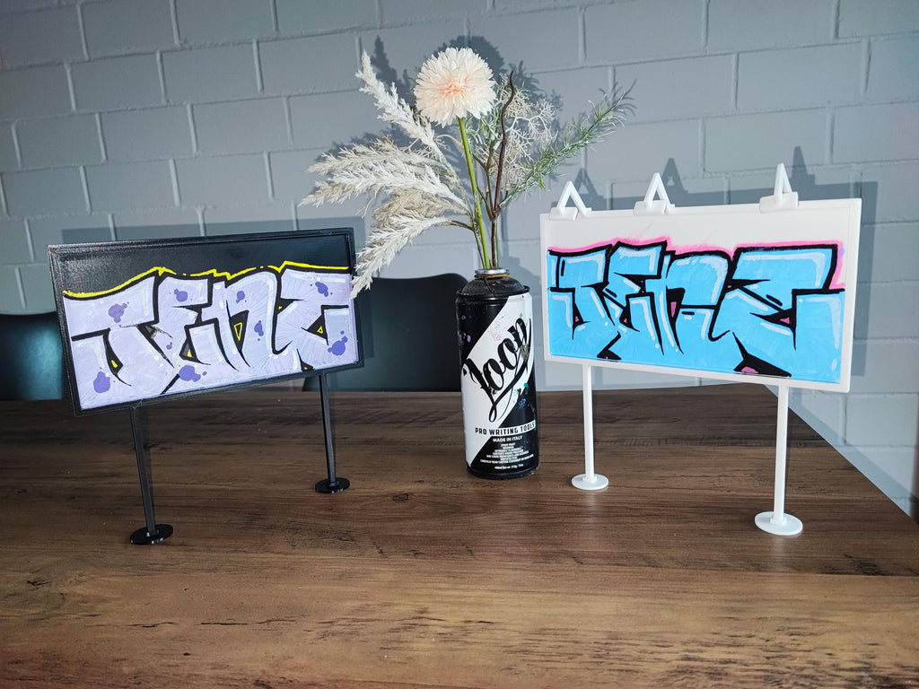 Mini Graffiti Billboard to Paint – DIY Street Art Model 20×20 cm – Urban Art Canvas for Acrylic Markers – Selfmade Artist Display