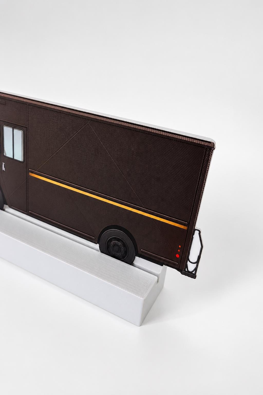 Graffiti Practice Brown Parcel Truck, 3D Printed Truck, Paintable with Acrylic Markers, Urban Art Collectible, 20x10 cm
