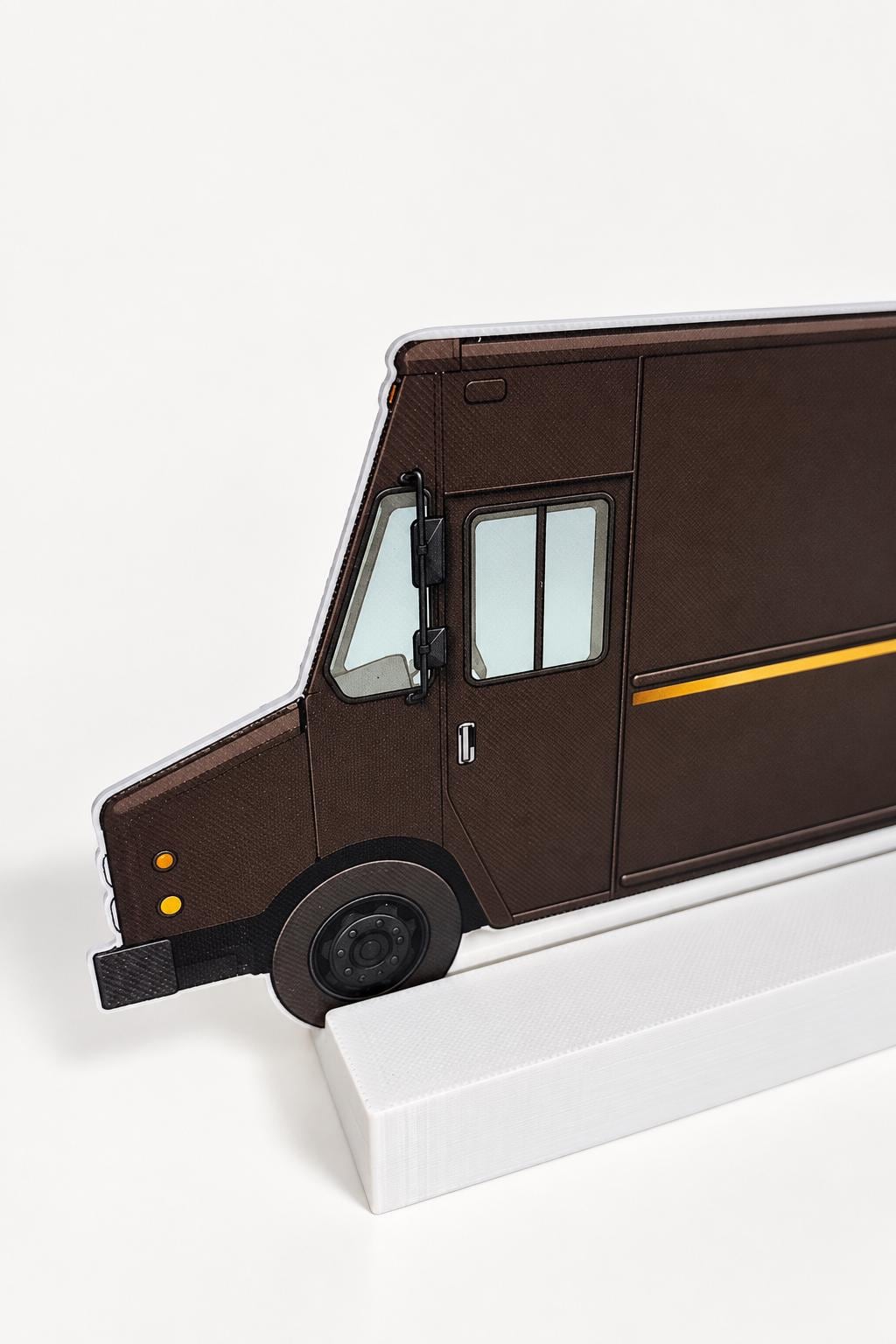 Graffiti Practice Brown Parcel Truck, 3D Printed Truck, Paintable with Acrylic Markers, Urban Art Collectible, 20x10 cm