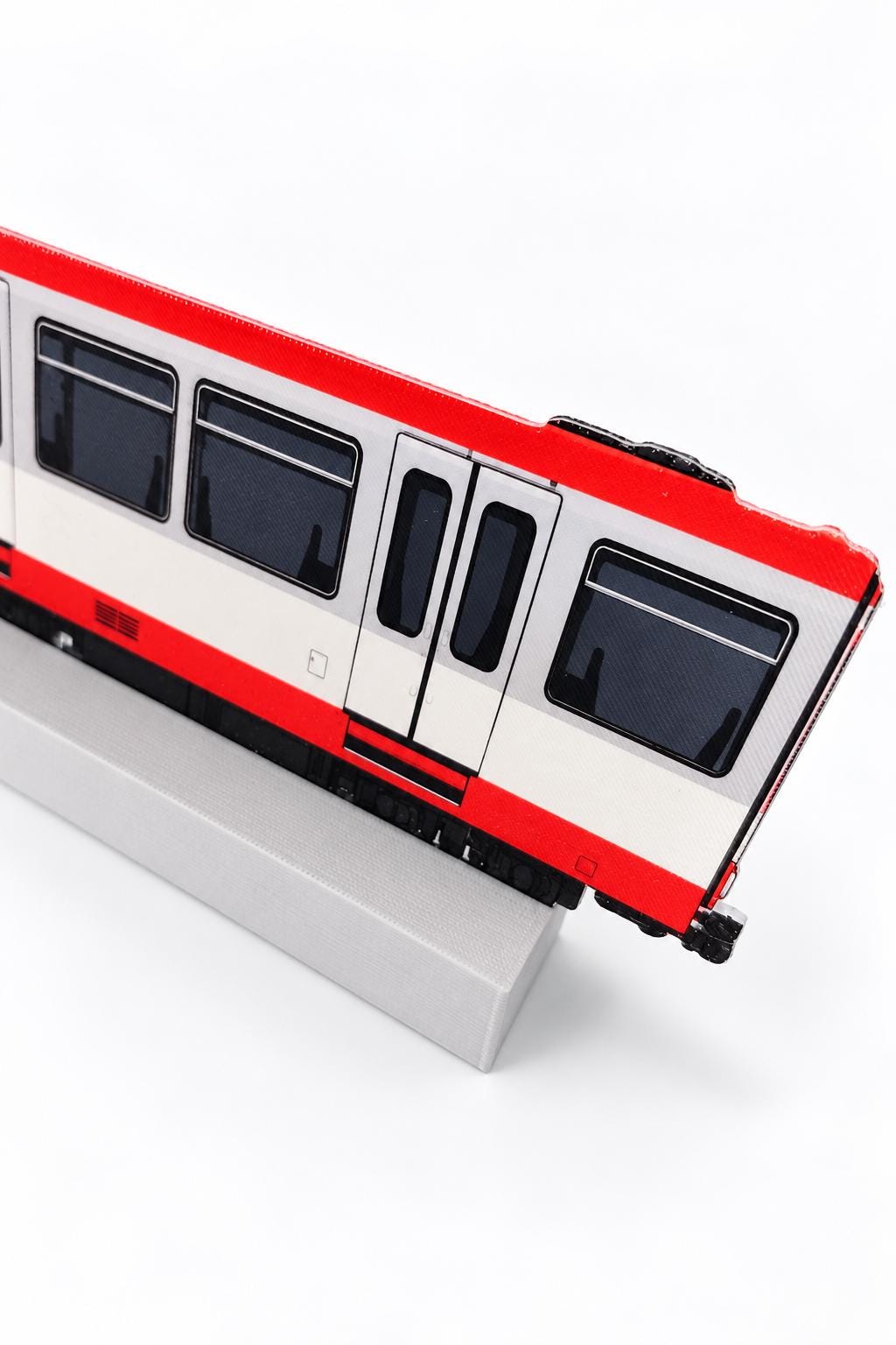 Ruhr Area Urban Rail Graffiti Practice Train, 3D Printed Tram Metro, Paintable with Acrylic Markers, Rail Art Collectible, 20x10 cm