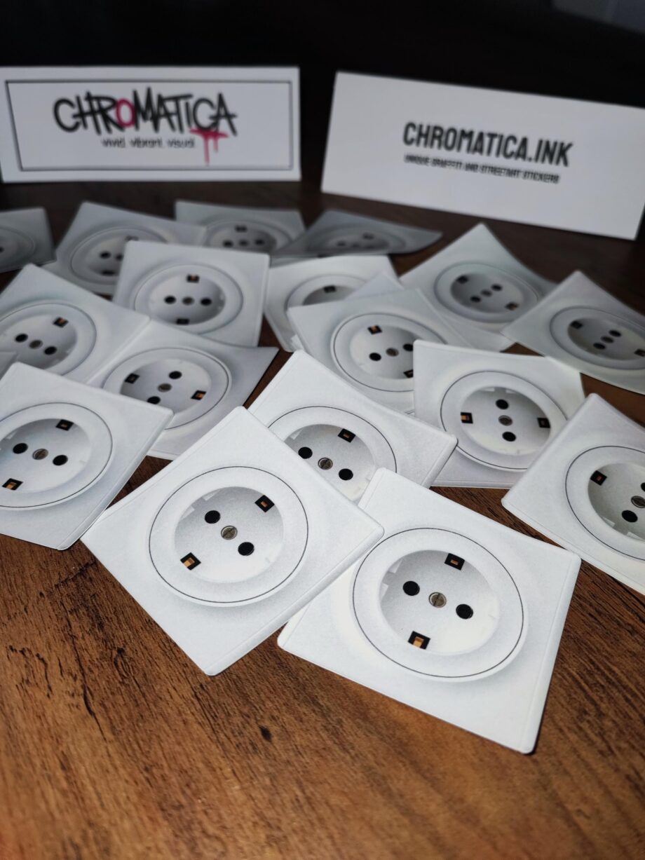 Täuschend echte Steckdosen Sticker – 10er Set | Wetterfest & Lustig | EU Steckdose Prank Sticker 6x6 cm