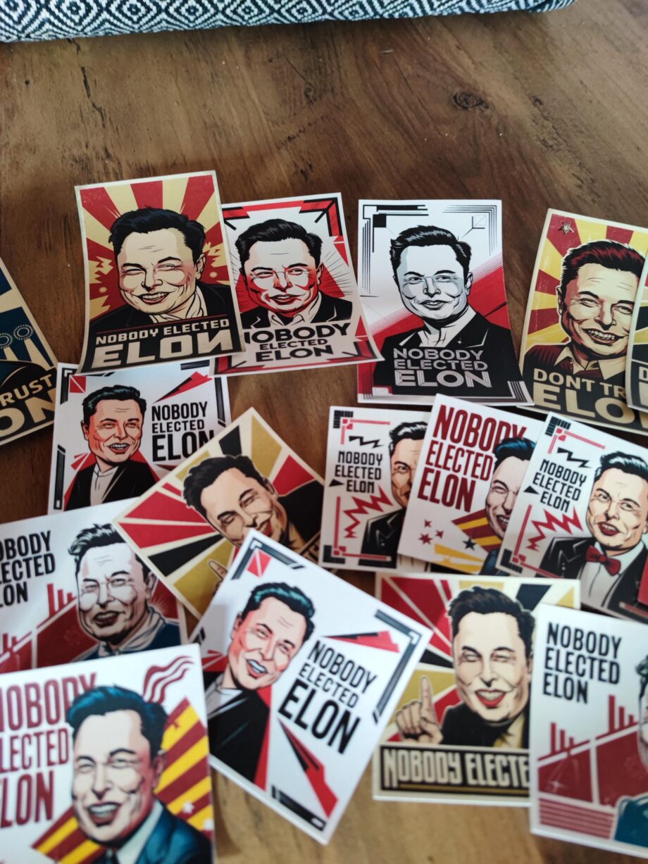 Nobody Elected Elon, Dont Trust Elon – Streetart Sticker Set | 15 Protest Aufkleber gegen Elon Musk!