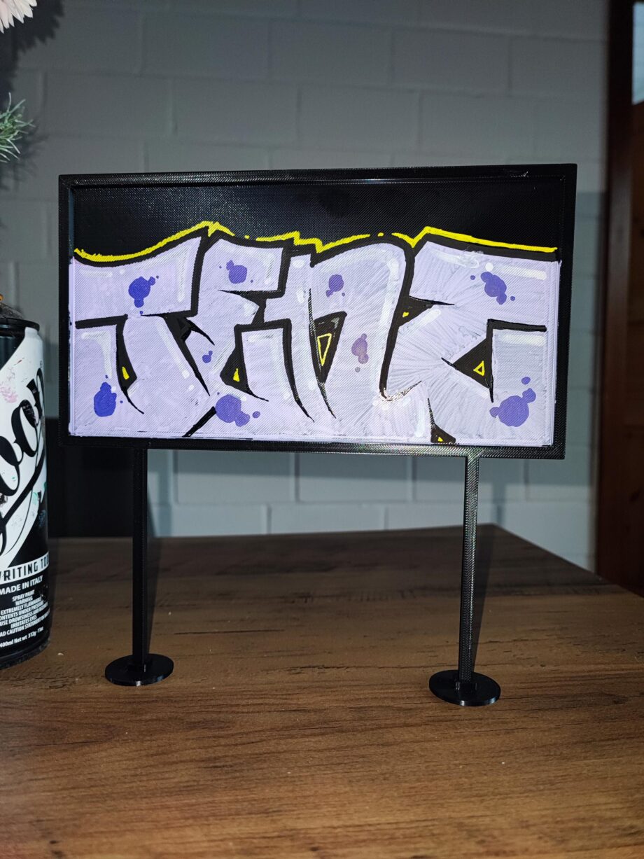 Mini Graffiti Billboard – Handbemalt mit Original Streetart | Einzigartiges Kunstobjekt für Sammler & Urban Art Fans | 20×10 cm Unikat
