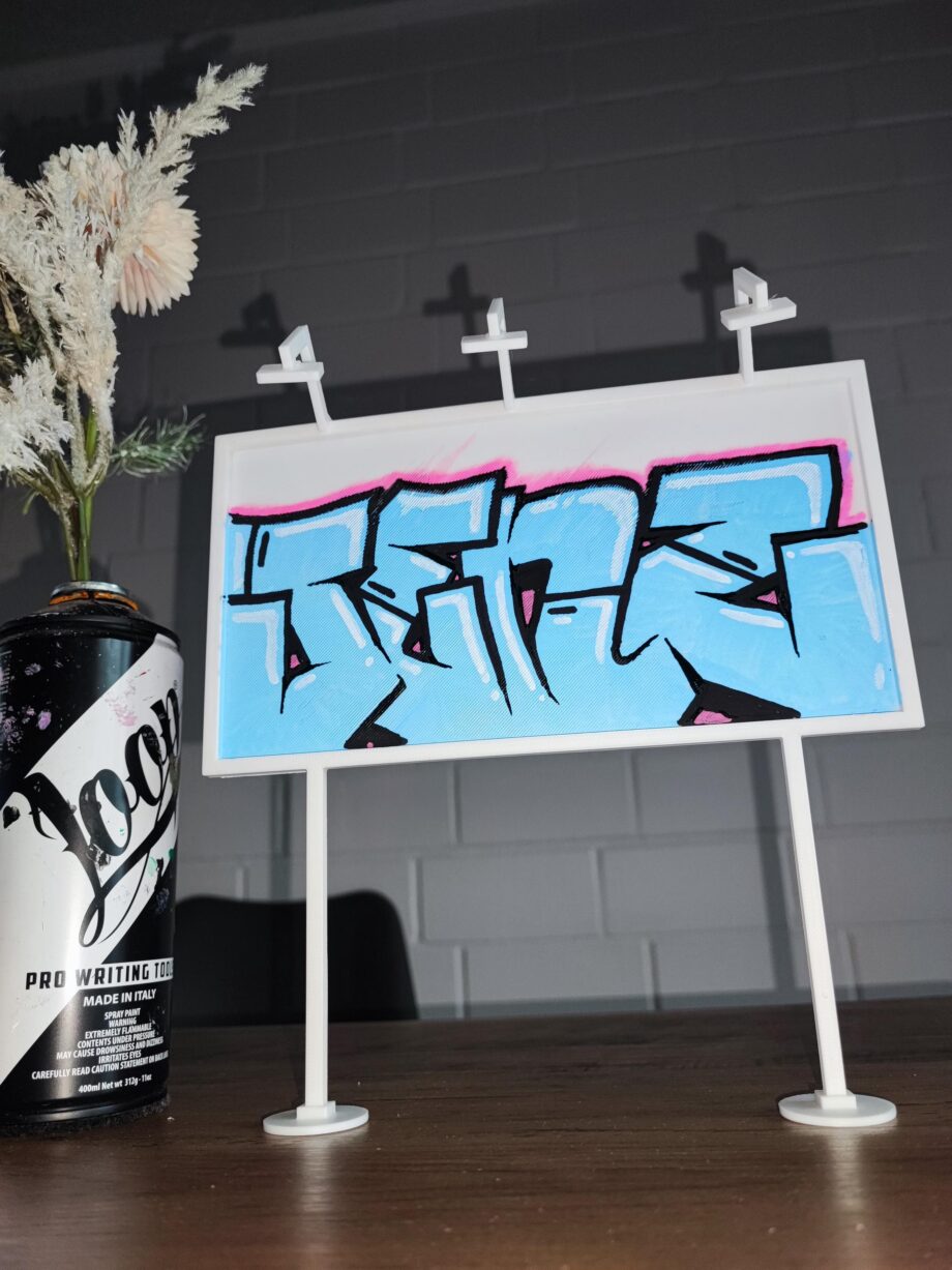 Mini Graffiti Billboard – Handbemalt mit Original Streetart | Einzigartiges Kunstobjekt für Sammler & Urban Art Fans | 20×10 cm Unikat
