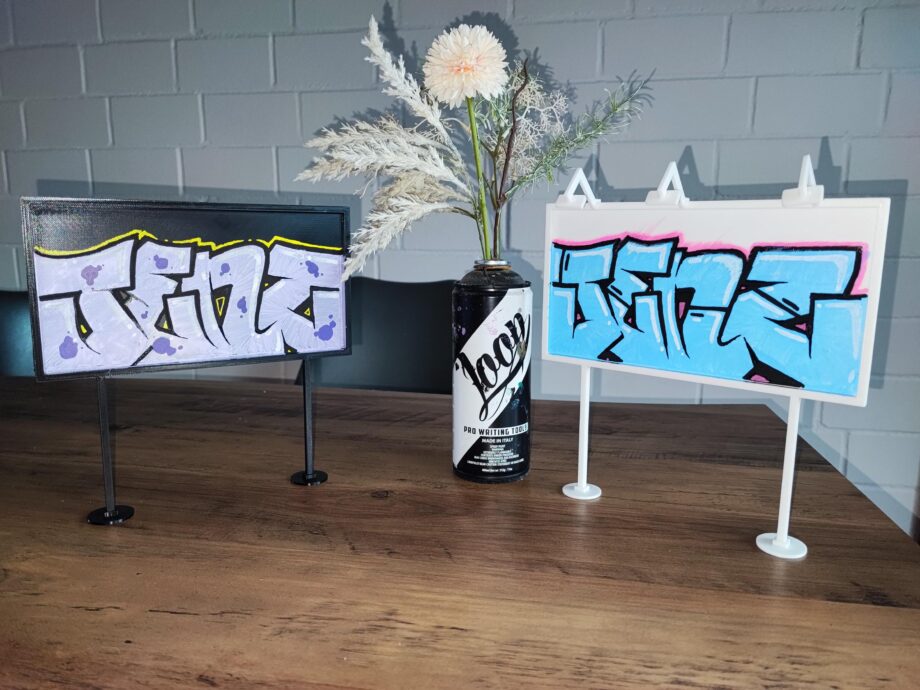 Mini Graffiti Billboard – Handbemalt mit Original Streetart | Einzigartiges Kunstobjekt für Sammler & Urban Art Fans | 20×10 cm Unikat