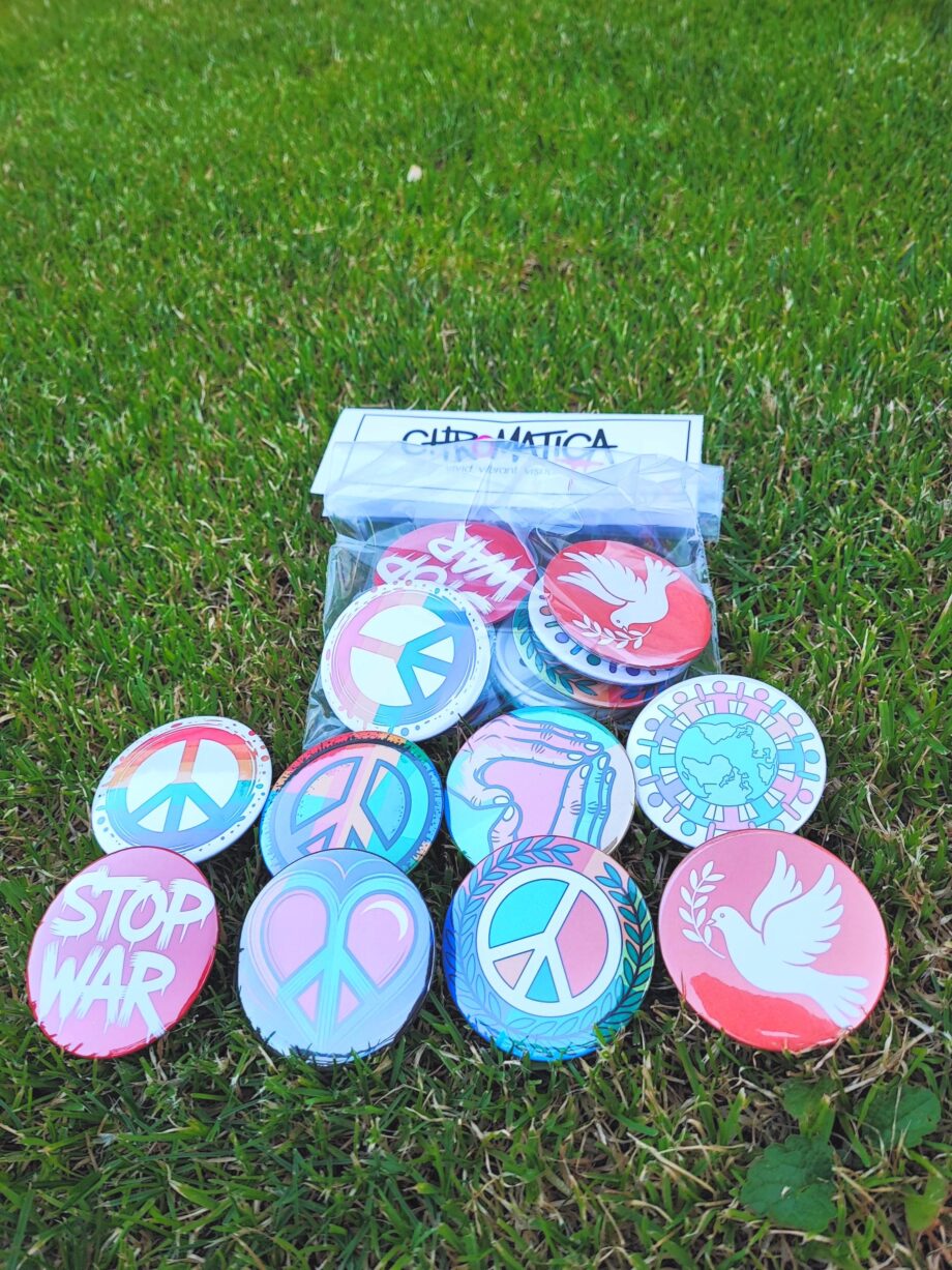 Friedens-Buttons Set 58mm – 8 Designs | Peace Badges selbstgemacht | Anti-Krieg Accessoire | Statement Anstecker Handmade