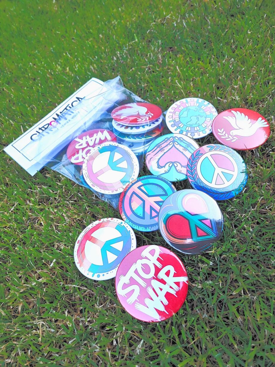Friedens-Buttons Set 58mm – 8 Designs | Peace Badges selbstgemacht | Anti-Krieg Accessoire | Statement Anstecker Handmade